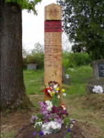 Pósa Lajos édesanyjának a sírja a 2003-ban civil kezdeményezésre állított fejfával 1.